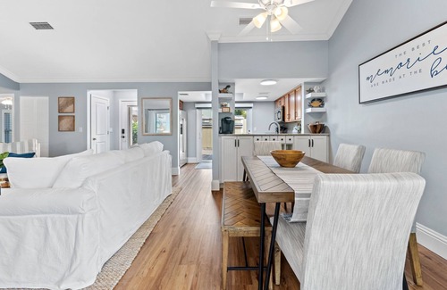 Miramar Beach House | "Bayside Bungalow" - Perfect Retreat with Golf Cart & 5-star Host!