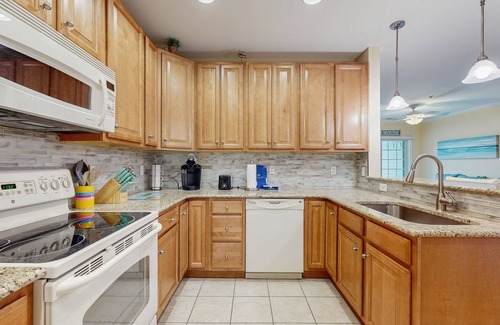 Sun Ridge Condo | Bayside Condo w/Balcony & Amazing Shared Pools, Hot Tub, Golf, Tennis, Fitness