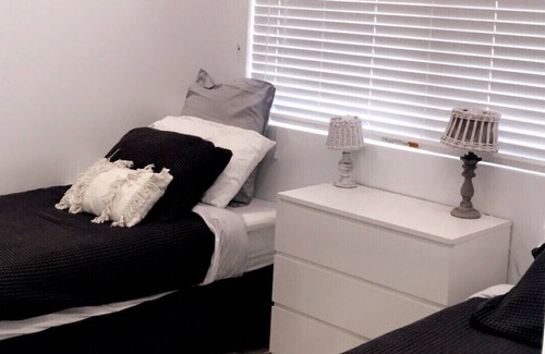 Sans Souci House | Bayside cottage in Sans Souci -Discounts available for long stays