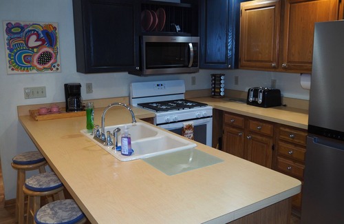 Frankfort House | Bayside Cottage - Large, Newly-Remodeled, and Great Location! Walk to Beach and Downtown!