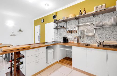 Cairns North Apartment | 'Bayside Escape' A Short Stroll from the Esplanade