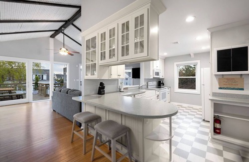 Ocean City Condo | Bayside Family-Sized Condo in the Heart of Downtown OC