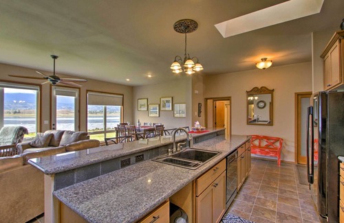 Quilcene House | Bayside Home - 6 Miles to Olympic National Forest!