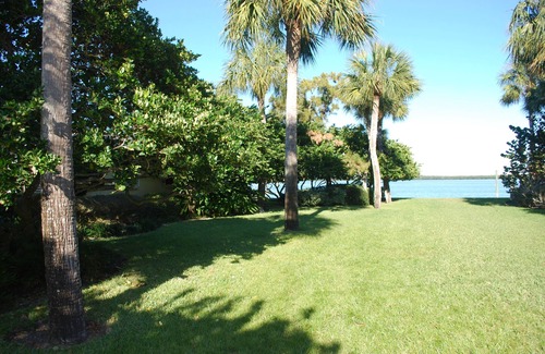 Carlouel House | Bayside Home w/amazing views and Private Beach