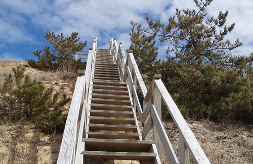 North Truro House | Bayside Home with Private Stairs to the Beach