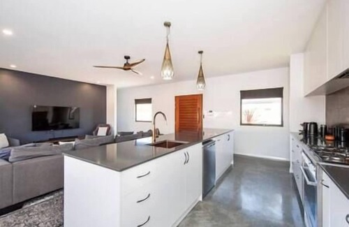 Busselton House | Bayside Luxury Escape Busselton- EV CHARGER AVAILABLE
