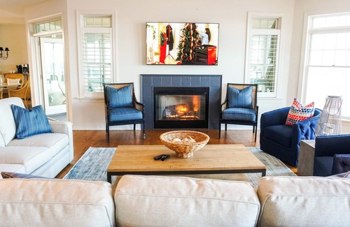 Lewes House | BAYSIDE PARADISE - 6BD, 4.5BA - Sleeps 12 - Spectacular Beachfront Home!
