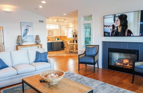 Lewes House | BAYSIDE PARADISE - 6BD, 4.5BA - Sleeps 12 - Spectacular Beachfront Home!