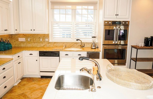 Lewes House | BAYSIDE PARADISE - 6BD, 4.5BA - Sleeps 12 - Spectacular Beachfront Home!