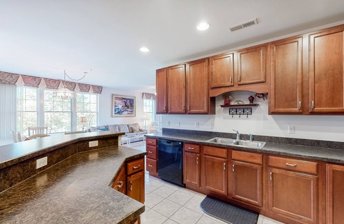 Sun Ridge Condo | Bayside Resort 2nd floor condo w/pool, dog-friendly, and gym
