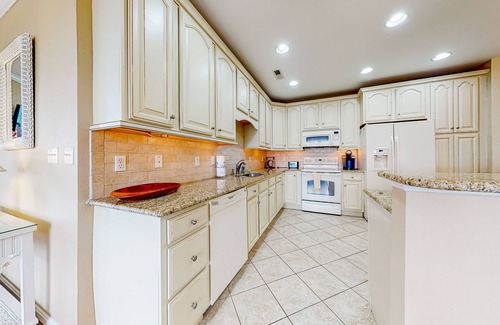 Sun Ridge Condo | Bayside Resort 3rd floor condo with lovely interior/balcony, pool, on-site golf