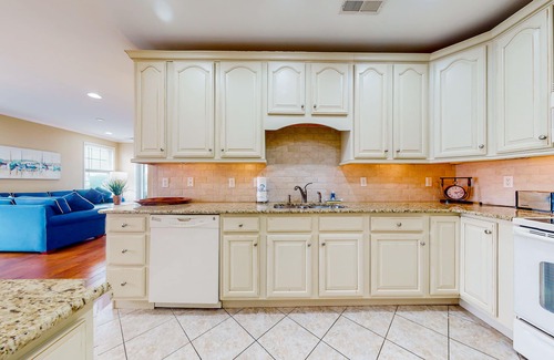 Sun Ridge Condo | Bayside Resort 3rd floor condo with lovely interior/balcony, pool, on-site golf