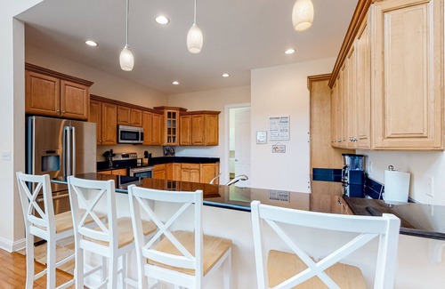 Sun Ridge House | Bayside Resort home close to the beach with shared pools & hot tub - dogs OK