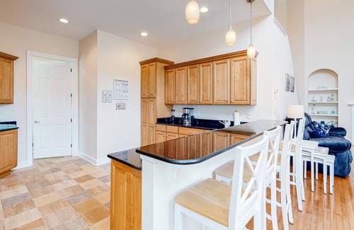 Sun Ridge House | Bayside Resort home close to the beach with shared pools & hot tub - dogs OK