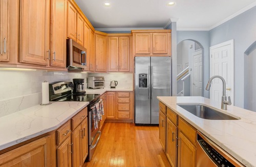 The Commons House | Bayside Resort house w/ pool, gym, basketball court, and golf on-site