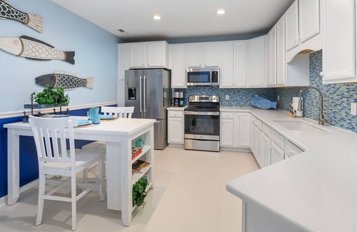 Sun Ridge Condo | Bayside Resort - Steps to Sunridge pool! Newly Updated Condo!