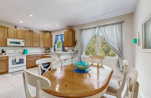 Sun Ridge House | Bayside Resort townhouse w/balcony, free WiFi, pool, and golf on-site