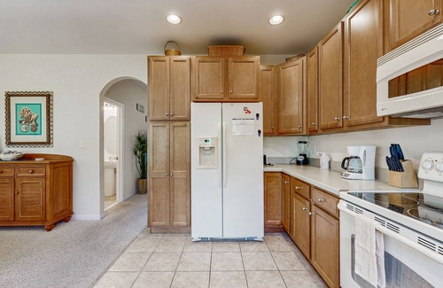 Sun Ridge House | Bayside Resort townhouse w/balcony, free WiFi, pool, and golf on-site