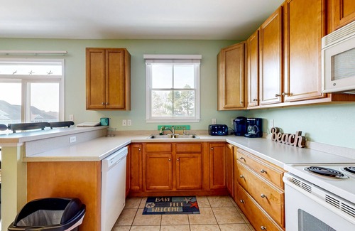 Sun Ridge House | Bayside Resort townhouse with private gas grill and golf on-site