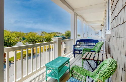 Sun Ridge House | Bayside Resort townhouse w/gym, private gas grill, pool, and free WiFi