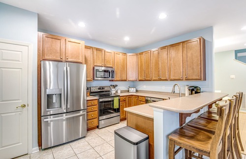 Sun Ridge House | Bayside Resort townhouse with golf on-site, pool access, fireplace, & central AC