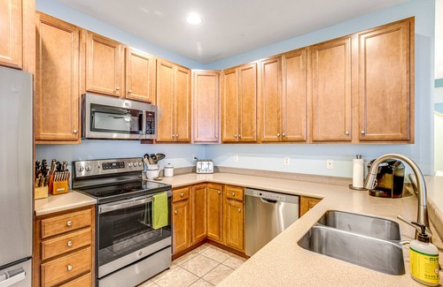 Sun Ridge House | Bayside Resort townhouse with golf on-site, pool access, fireplace, & central AC