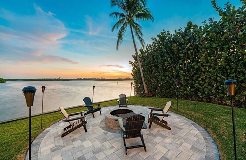 Bonita Springs House | Bayside Retreat-MINUTES to Beach-Bayfront 6 Bed, 6 Bath - Heated Pool