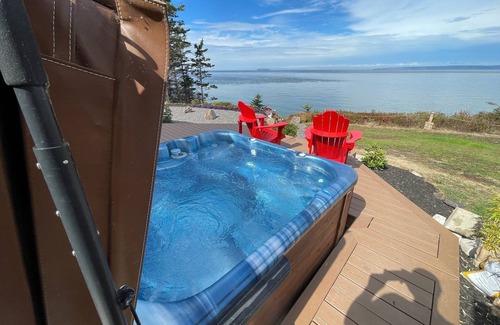 Black Rock House | Bayside RetreatnK BR ensuite bath, Q BR, Workspace, Yoga, 2nd bath, Hot tub, 4-6
