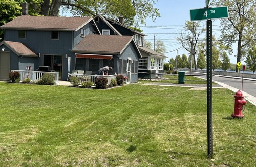 Sodus Point House | Bayside views, walk to beach & restaurants