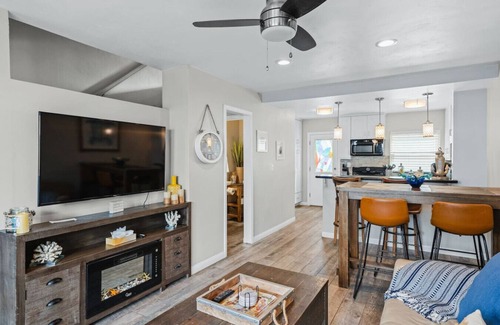Crown Point Condo | Bayside Villa - 2BR Beach Front Free Parking