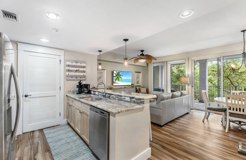 Baytowne Wharf Condo | Baytowne Wharf 1BR! Spacious Balcony, Tropical Pool, Hot Tub, Beach Tram, Gym