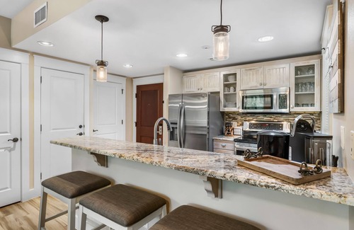 Baytowne Wharf Condo | Baytowne Wharf 1BR! Spacious Balcony, Tropical Pool, Hot Tub, Beach Tram, Gym