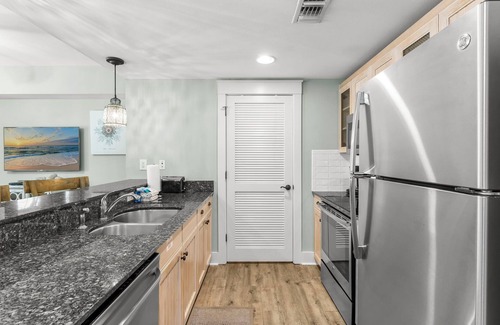 Baytowne Wharf Condo | Baytowne Wharf Condo with Walk Out Patio & Tram Service