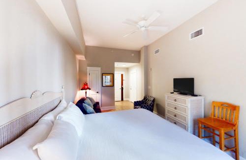 Baytowne Wharf Hotel | Baytowne Wharf - Pilot House #133