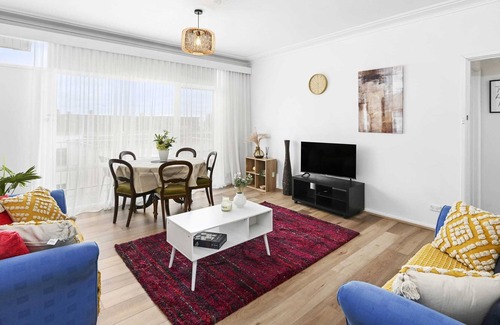 Geelong Apartment | Bayview Apartment I Central Coastal Comfort