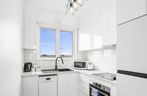Geelong Apartment | Bayview Apartment I Central Coastal Comfort