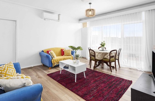 Geelong Apartment | Bayview Apartment I Central Coastal Comfort