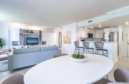 Coconut Grove Condo | Bayview Bliss: 2BR/2BA Condo in Coconut Grove- Parking included