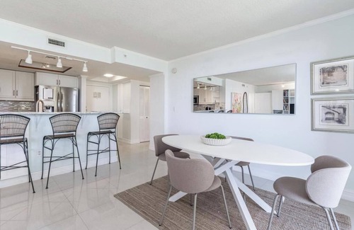 Coconut Grove Condo | Bayview Bliss: 2BR/2BA Condo in Coconut Grove- Parking included