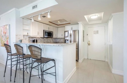 Coconut Grove Condo | Bayview Bliss: 2BR/2BA Condo in Coconut Grove- Parking included