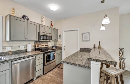 Port Isabel House | Bayview Casita- Balcony & views! Community Pool, hot tub, park. Dining & beach.