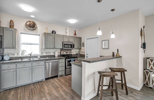 Port Isabel House | Bayview Casita- Balcony & views! Community Pool, hot tub, park. Dining & beach.