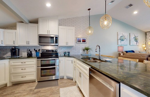 Key Allegro Condo | Bayview condo with bayside deck, Wi-Fi, and outdoor pool