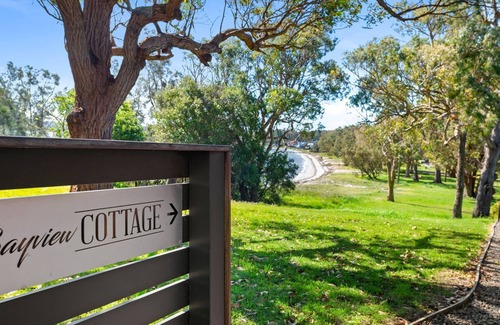 Soldiers Point Cottage | Bayview Cottage Waterfront Soldiers Point