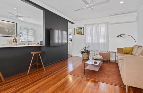 Clontarf Apartment | "Bayview Nest" - Clontarf Q 4020