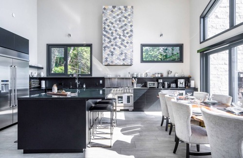 Meaford Cottage | Bayview Oasis: Luxe Lakeside Escape w/Pickleball