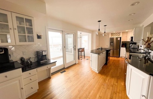 Green Creek House | Bayview Sands - Modern, Pet Friendly, 6 BR/3BA on the Water!