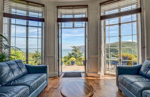 Lynton Apartment | Bayview Tower