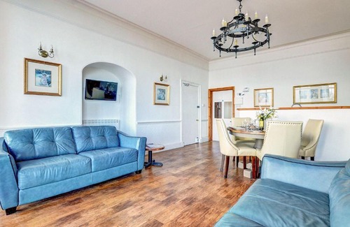 Lynton Apartment | Bayview Tower