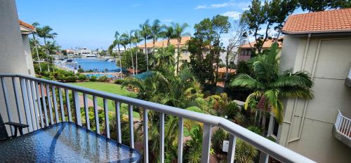Runaway Bay Apartment | Bayview Waters Apartments